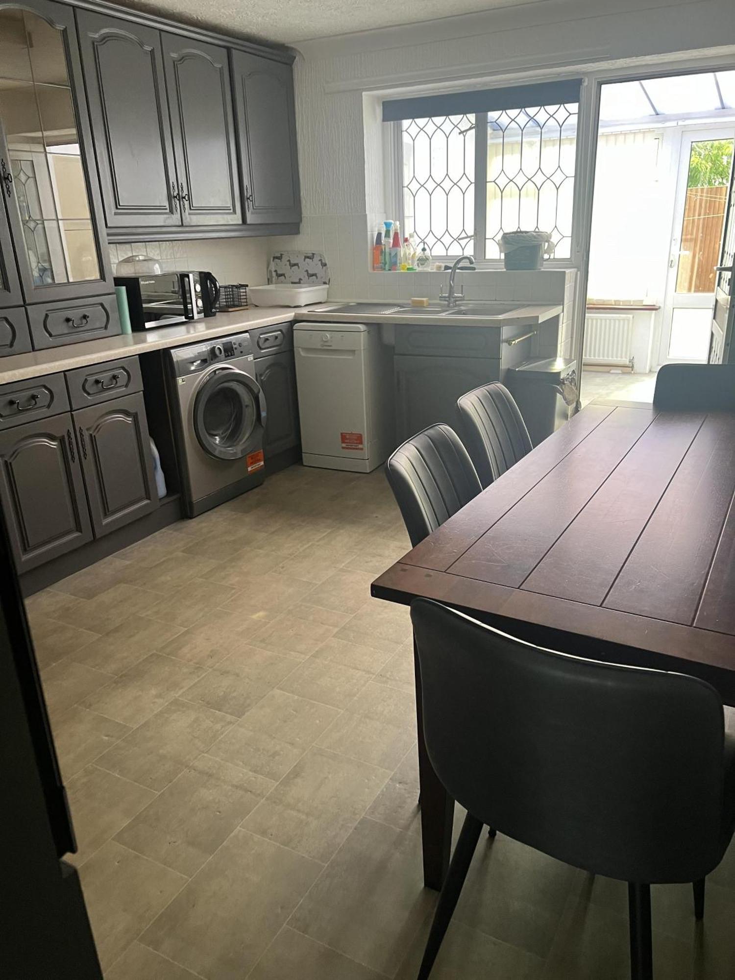 Basildon 3 Bedroom - Free Parking Private Garden Экстерьер фото